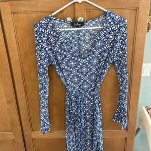 Blue patterned Lulu’s long sleeve lightweight dress